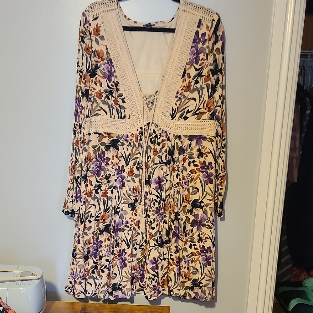 Womens Torrid Floral Print Dress with Crochet Detail Size 1x Fall Weather Nwot